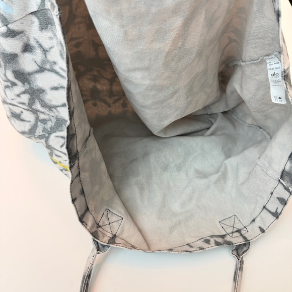 Alo Yoga Tie Dye Shopper Tote Bag In Grey Canvas With “Love Is Love” Graffiti - Picture 3 of 4
